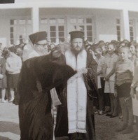 Ο π. Θεόφιλος με τον Επίσκοπο και πνευματικό του πατέρα θρυλικό Αυγουστίνο (Καντιώτη)
